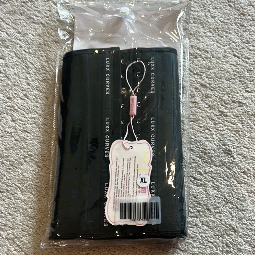 NWT Luxx Curves Black 25 Steel Bones Waist Trainer, size medium, short torso - Picture 2 of 3